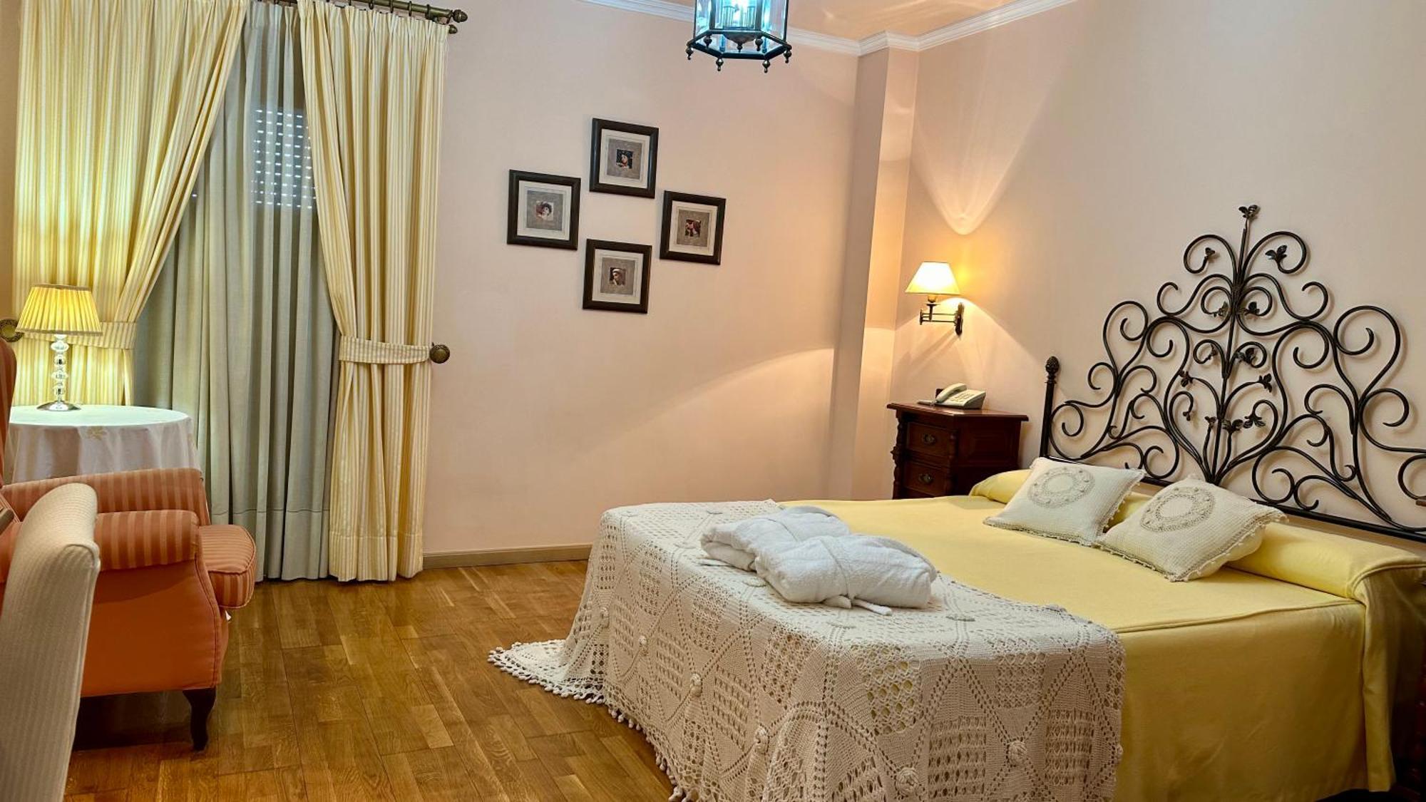 Hotel El Curro Burunchel Kültér fotó